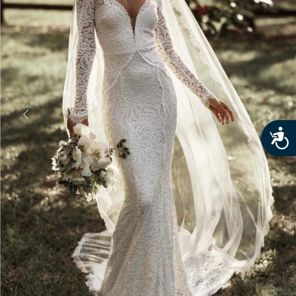Grace Loves Lace “OLIVE” Elegant Lace Wedding Dress Plunge S/M 2/4 Small Medium